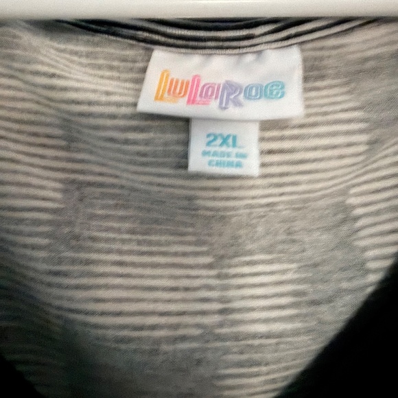 Lularoe Christy T - Picture 2 of 2